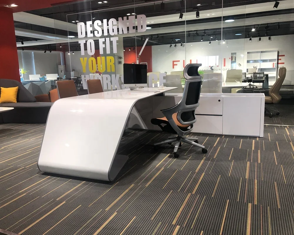 Office Tech Management - مكتب تنفيذي ذكي على شكل حرف